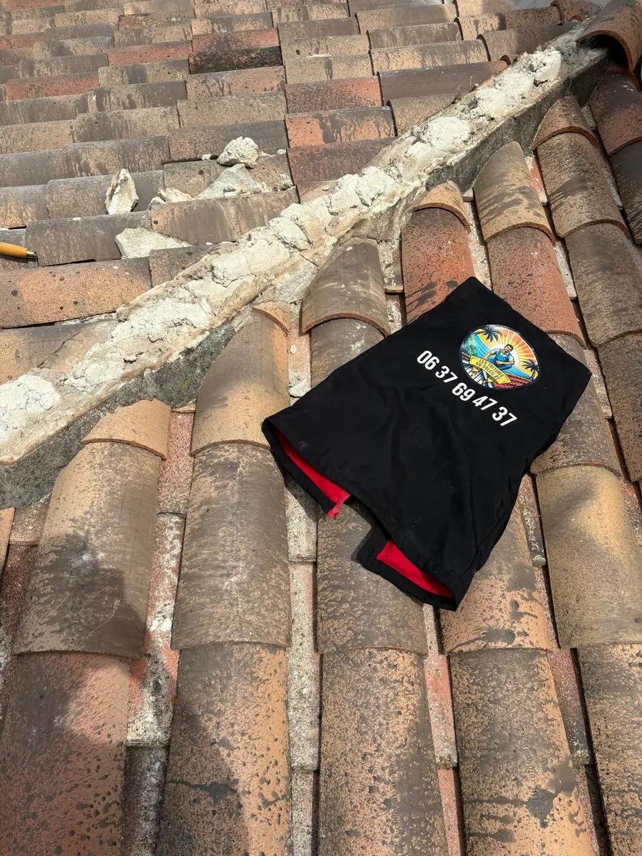 Tenue Les Toitures du Soleil 83 sur un chantier de couverture dans le Var