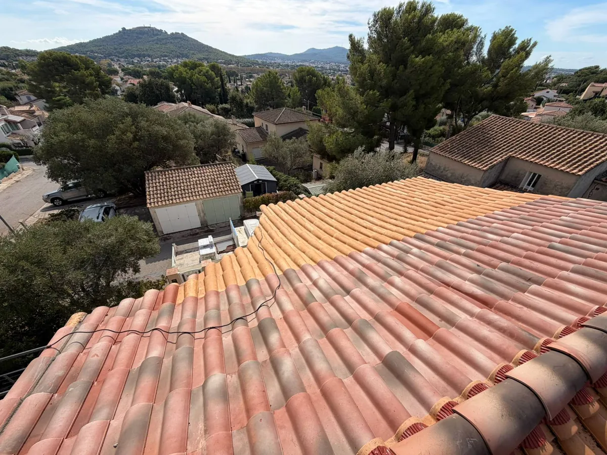 Toiture entièrement rénovée après l'intervention, Sanary-sur-Mer